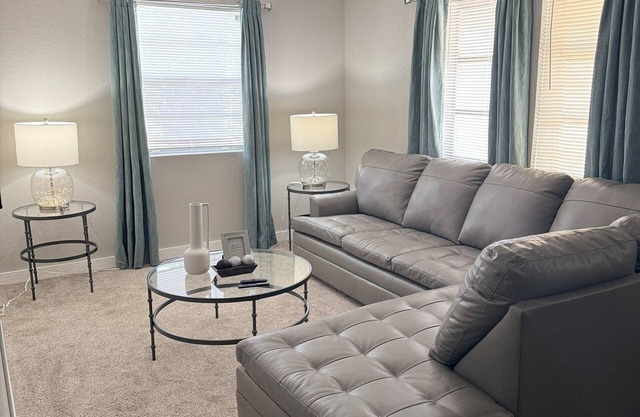 3-bedroom house in tranquil Palatka with AC and High-Speed Internet
