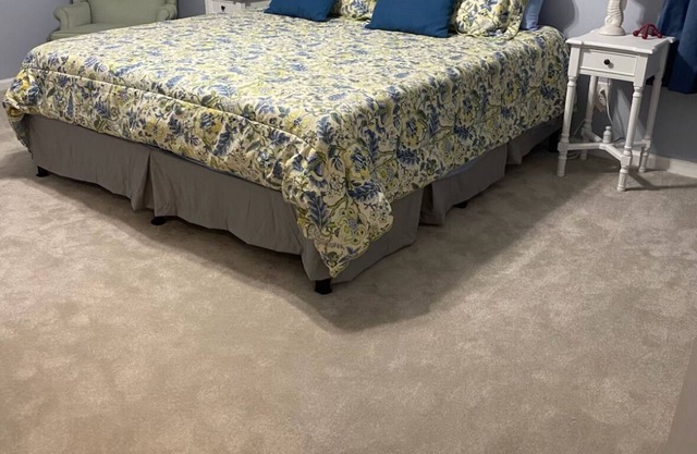 3-bedroom house in wonderful Jacksonville with WiFi, AC wall-in shower in master