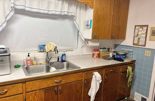 3-bedroom house in wonderful Glasgow with AC, WiFi two blocks from Event Center.