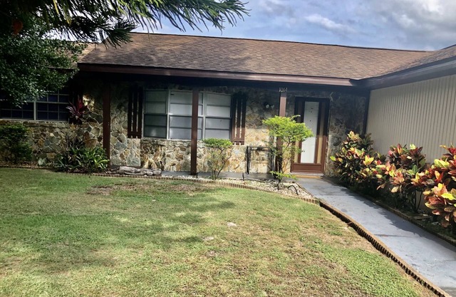3 Bedroom House Near Lake June