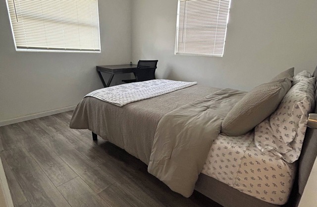 3-bedroom house Next to the AirPort and Stadium.