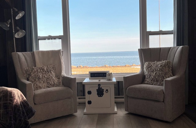 3-bedroom house on the Ocean minutes from Shediac with AC, WiFi, newly renovated