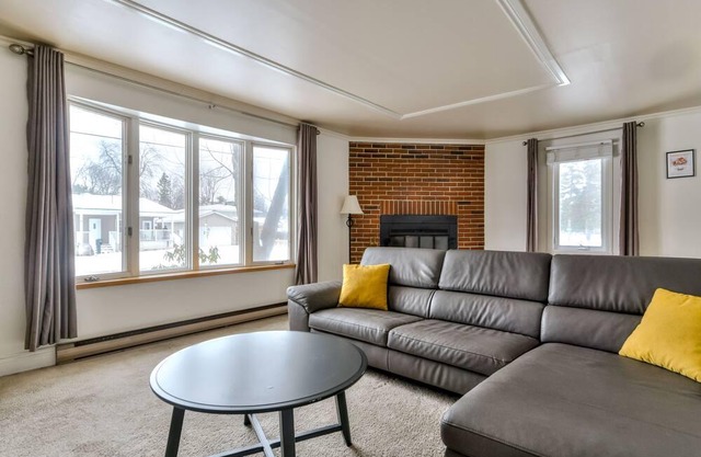 3 Bedroom House perfect location in Pointe Claire