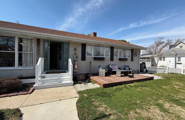 3-bedroom house steps from the beach in Saxis,VA with WiFi, AC, & screened porch