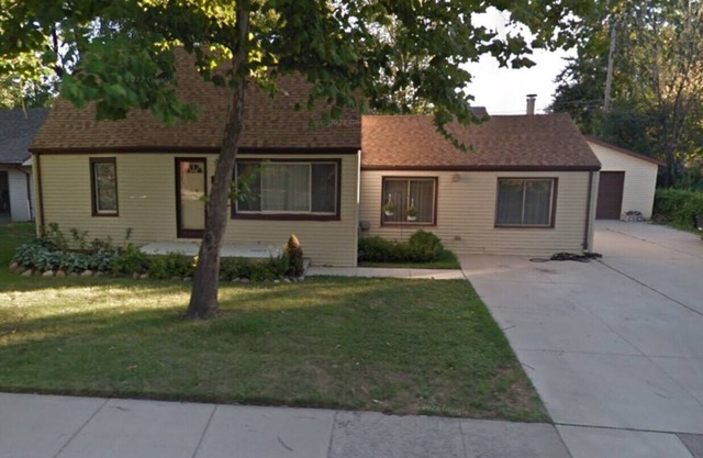3 Bedroom House Getaway, near Downtown Detroit & Lake St Clair