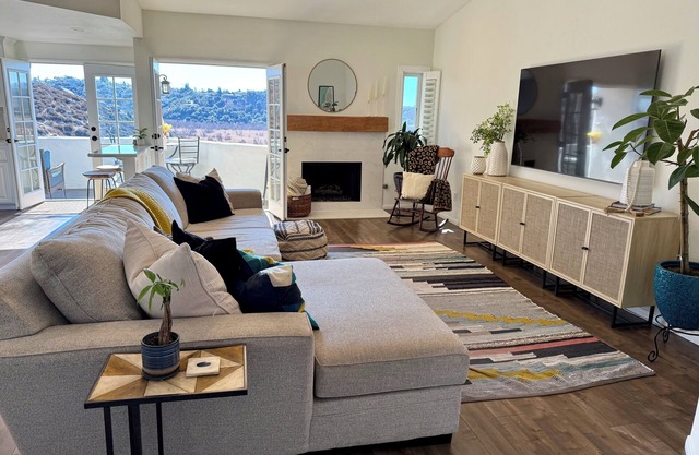 3 Bedroom House w/Beautiful views near Wild Animal Park and Wine Tasting