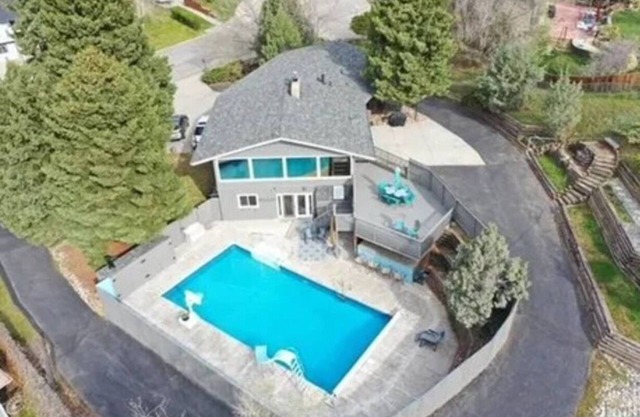 3-bedroom house w/Views, Pool & Hot-tub