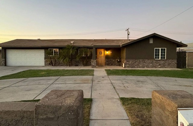 3-bedroom house with AC, WiFi, in the center of the city