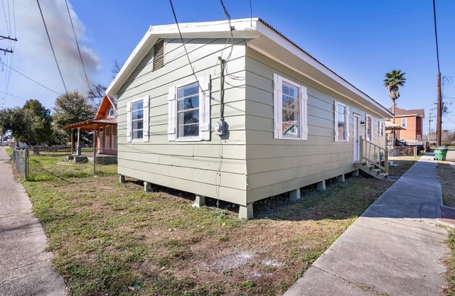 3-bedroom house with AC, WiFi in Plaquemine/CONTRACTOR FRIENDLY