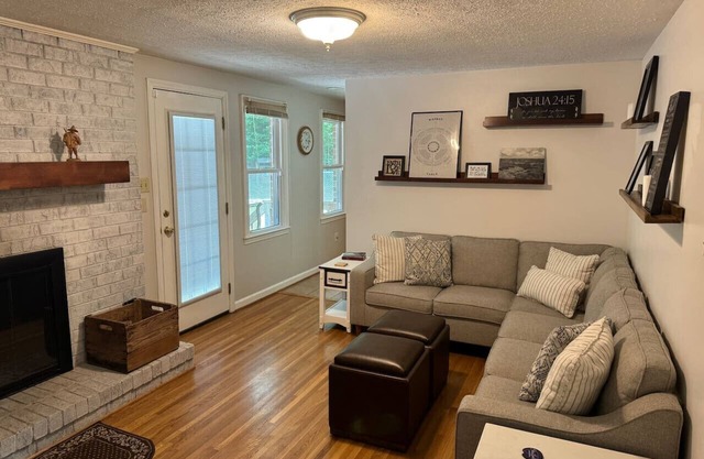 3 Bedroom in Oak Ridge. Close to High Point, Greensboro, or Winston-Salem