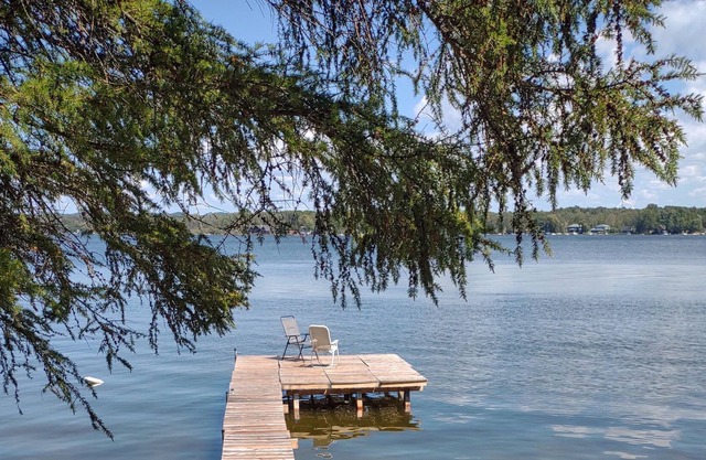 3 Schlafzimmer Lake Front Home