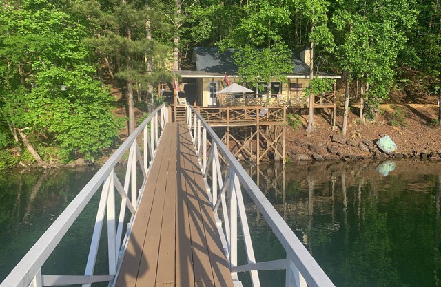 Einzigartige, haustierfreundliche Hütte am See, nur wenige Schritte vom See entfernt!