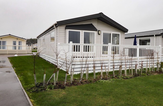 3 BEDROOM LODGE AT PEVENSEY BAY, family friendly in Pevensey Bay