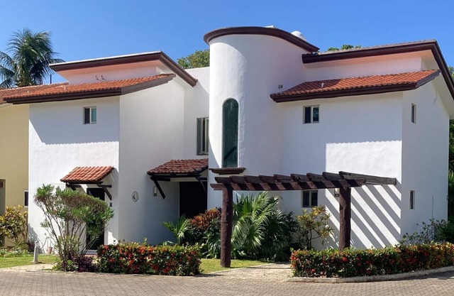 3 Schlafzimmer Luxus-Villa 5 min zu Fuß zur 5th Ave und Strand