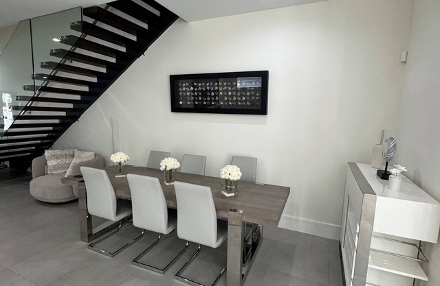 3-bedroom Luxury Townhouse w Private Pool and Parking