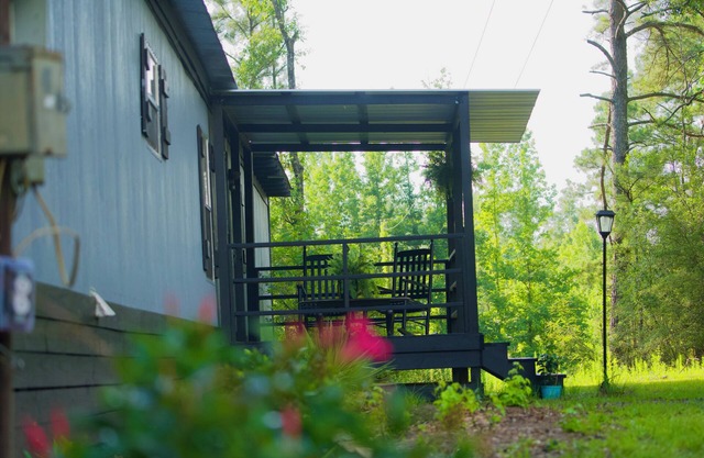 3-bedroom mobile home in wonderful Mount Hermon with WiFi, AC, and internet.