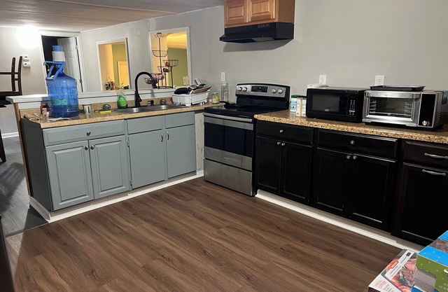 3-bedroom mobile home in welcoming Wilmington with AC, WiFi