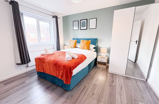 3 Bedroom Modern House | Fast WiFi | Free Parking