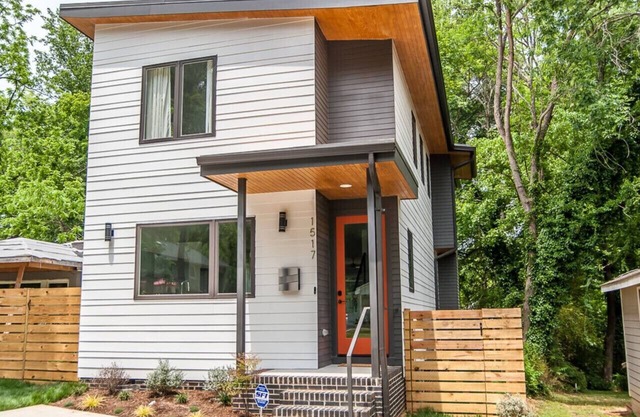 3 Bedroom Modern Home Downtown
