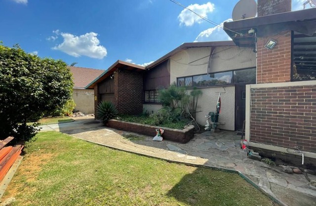 3-Bedroom Oasis with Pool Welcome to your perfect getaway!