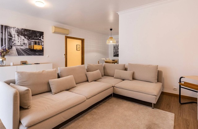 3 Bedroom Oeiras Wonder W/ Balcony by LovelyStay