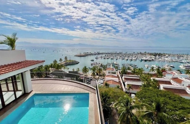 3 bedroom PH w/ ocean, marina and mountain views, rooftop and private pool!