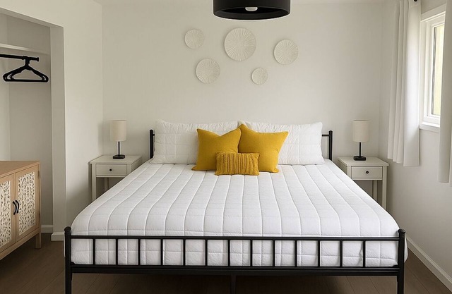 3-bedroom pet friendly home in Madison walking distance to beach & winery