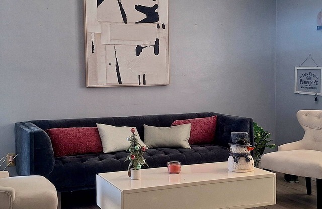 3-bedroom Private duplex house with WI-FI, Parking ,enjoy a peaceful Getaway