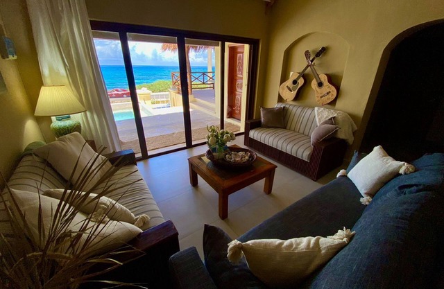 3 Bedroom Private Home with Pool!