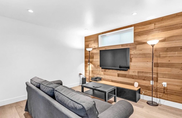 3 Bedroom private suite with garden , Amazing location centrally located