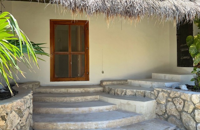 HOUSE NINO, a house a few steps from the sea