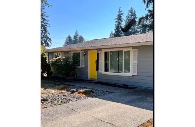 3 Bedroom Rambler on Large Lot Near Lake Tapps!
