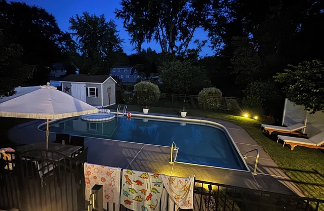 3 Bedroom Ranch with private inground pool just 12 mi. from SPAC and racetrack