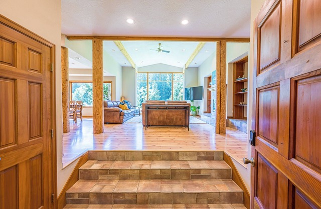 3-bedroom River Front home. Peaceful and relaxing.
