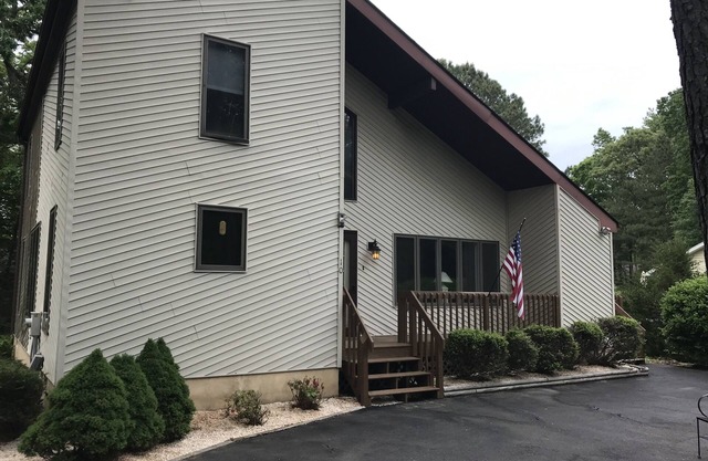 3-bedroom Senior week friendly Beach home just 15 minutes from Ocean City .