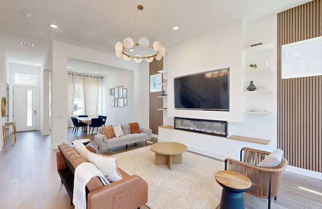 3-bedroom spacious home with enclosed backyard and dog-friendly