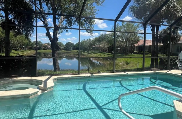 3-bedroom Stunning Villa Home with Pool, Hot Tub, WiFi, AC + Fitness room