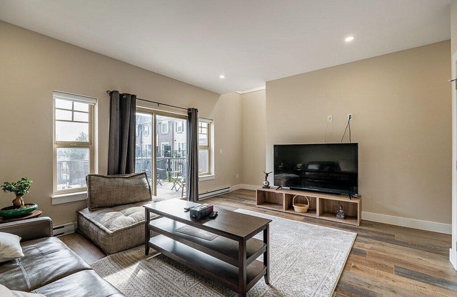 3-bedroom townhome in lovely Abbotsford with WiFi, AC