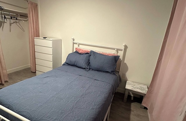 3-bedroom townhome in charming Naranja with AC, WiFi