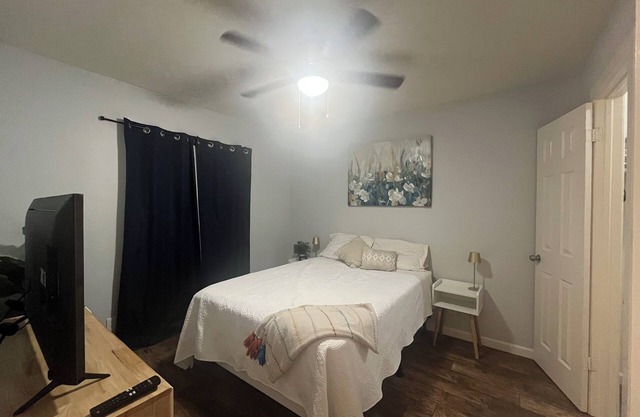3-bedroom townhome in fantastic Tempe with AC