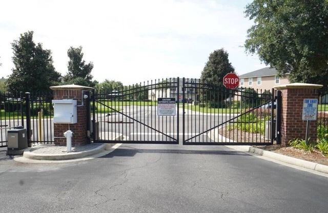 3-bedroom townhome in amazing Orange Park, FL