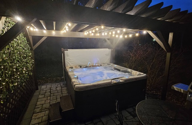 3 Bedroom Townhouse with Hot Tub