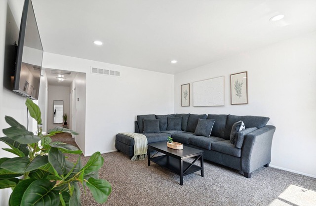 3 Bedroom Urban Retreat close to Downtown