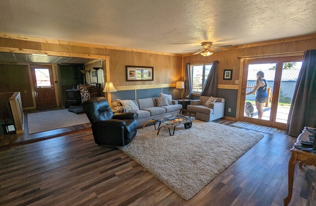 3-bedroom house in beautiful White Sulphur Springs