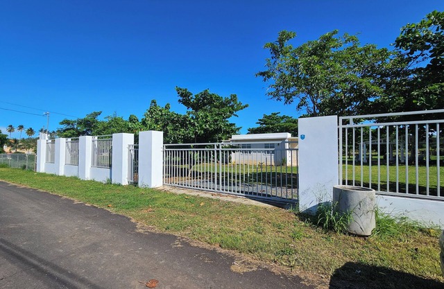 3-Bedroom Villa in awesome Islote Beach Area in Arecibo with WiFi, AC
