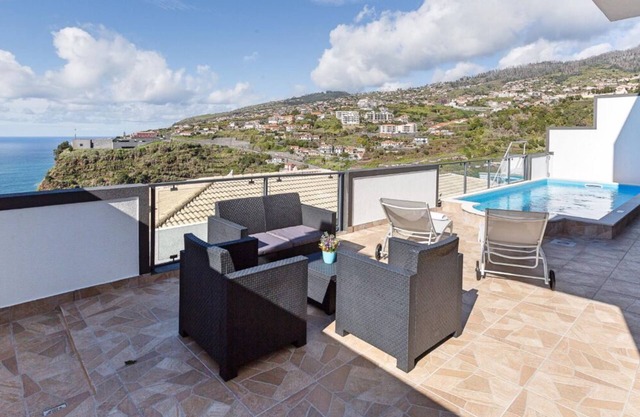 3-bedroom villa in Calheta, sea-view | Casa Belita