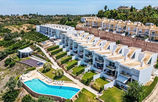 3 bedroom villa | pool | garden | BBQ | Albufeira |