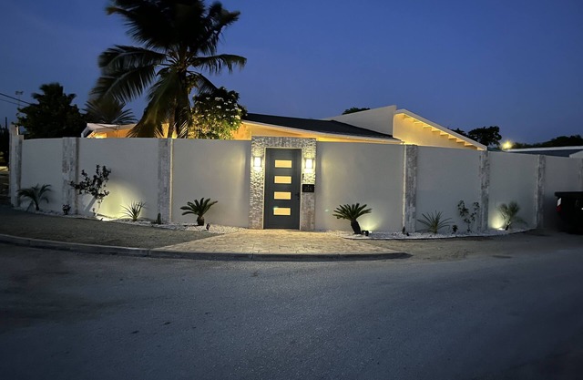3 bedroom Villa. Sun and Fun. 5 minute walk to beach.
