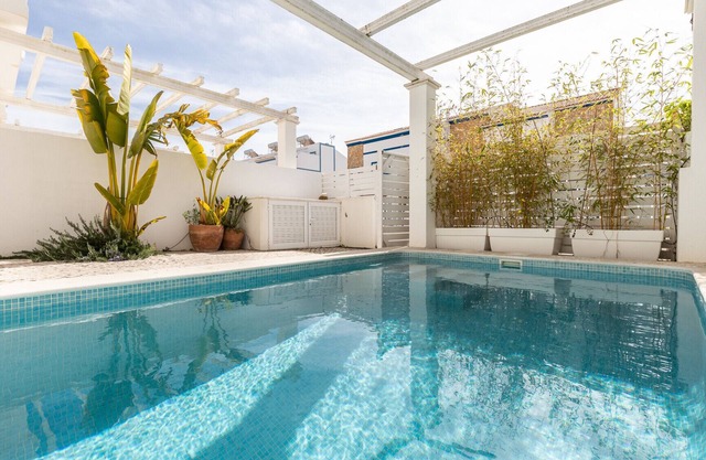 3 bedroom villa with private pool and Wi-Fi by AlgarveManta (13V3)