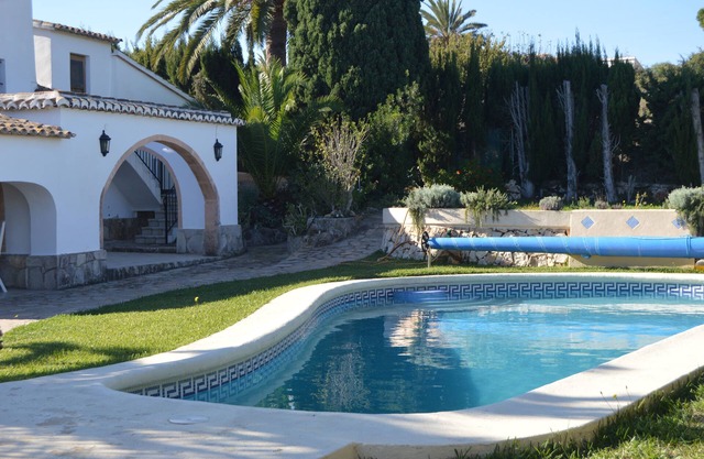 Villa mit 3 Schlafzimmern, alle mit Klimaanlage und großem Pool